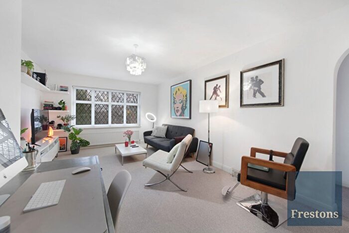 2 Bedroom Flat For Sale In Hutton Grove, London, N12