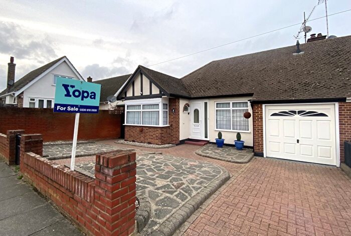 2 Bedroom Semi Detached Bungalow For Sale In Moor Park Gardens, Leigh-On-Sea, SS9