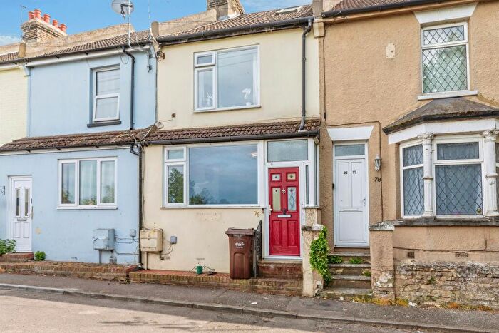 2 Bedroom Terraced House For Sale In Layfield Road, Gillingham, ME7