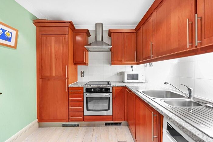 2 Bedroom Flat To Rent In Forum Magnum Square, London, SE1