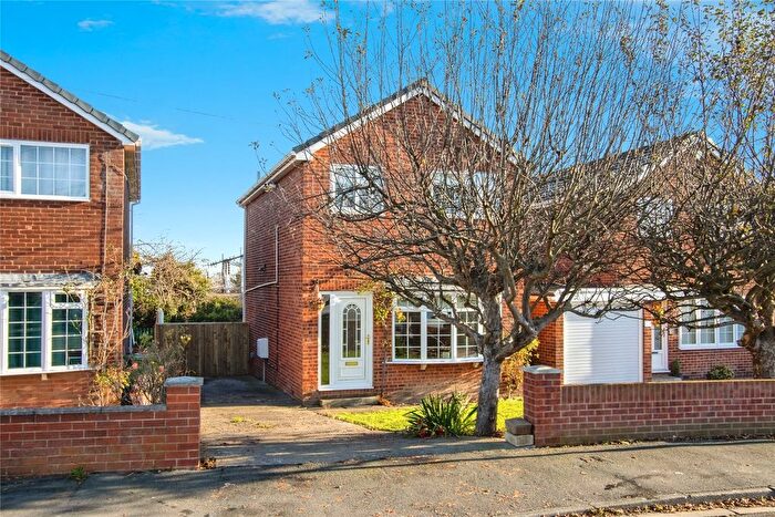 3 Bedroom Detached House For Sale In Newton Drive, Wakefield, West Yorkshire, WF1