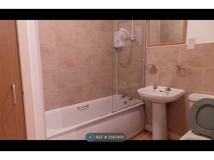 2 Bedroom Flat To Rent In Dover Street, Glasgow, G3