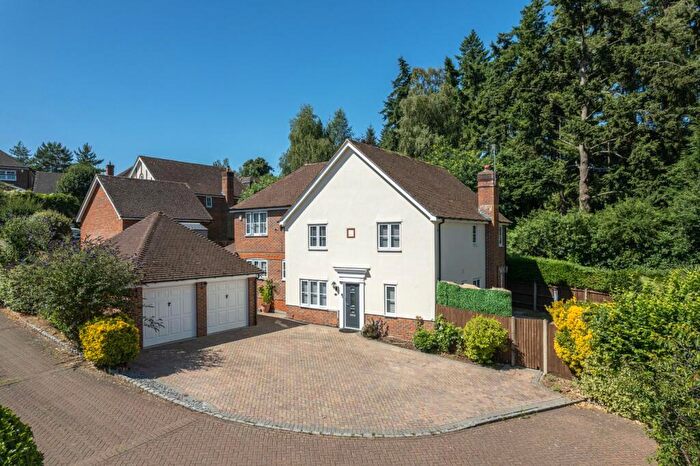 5 Bedroom Detached House For Sale In Fullerton Close, Fleet, GU51