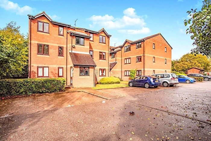 1 Bedroom Garage / Parking To Rent In Courtlands Close, Watford, Hertfordshire, WD24