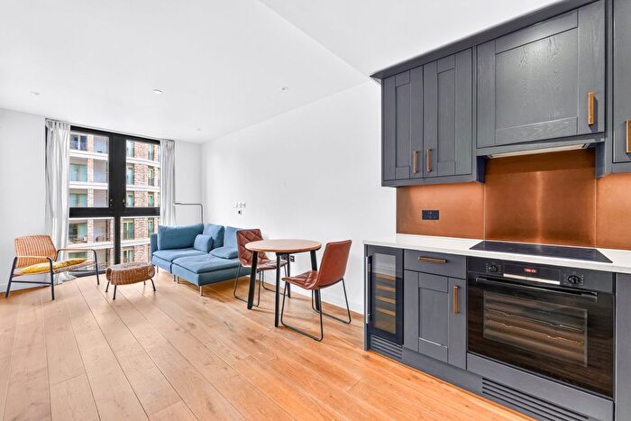 Studio To Rent In Emery Way, Tower Bridge, E1W