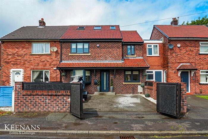 4 Bedroom Semi-Detached House For Sale In Elm Road, Kearsley, Bolton, BL4