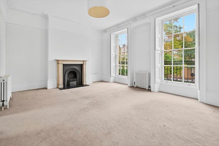 2 Bedroom Apartment To Rent In Canonbury Square, London, N1