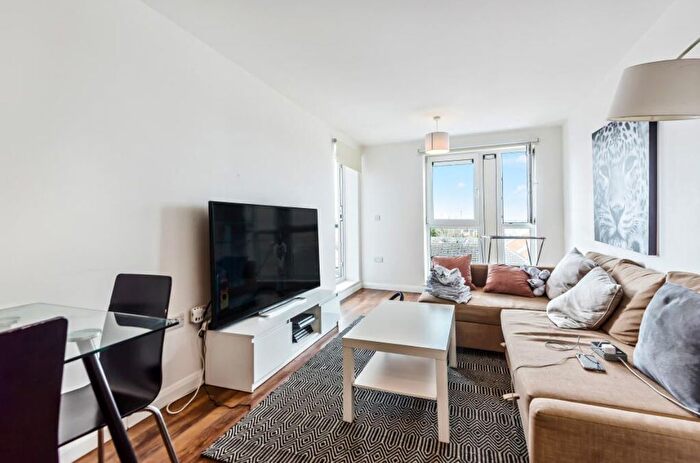 1 Bedroom Flat To Rent In Stoke Road, Slough, SL2