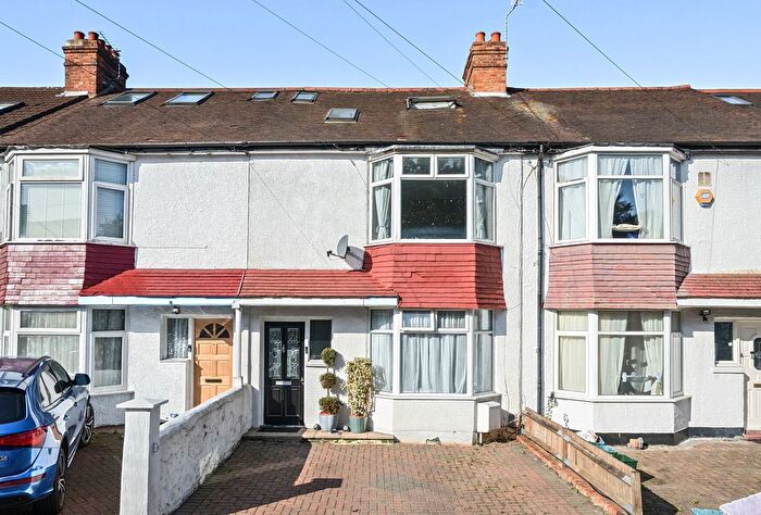 4 Bedroom Detached House For Sale In Glebe Avenue, Mitcham, CR4