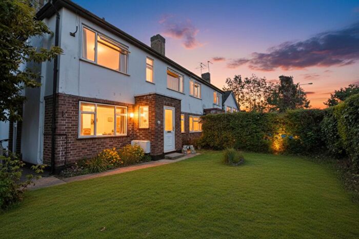 2 Bedroom Maisonette To Rent In Audley Court, Pinner, HA5