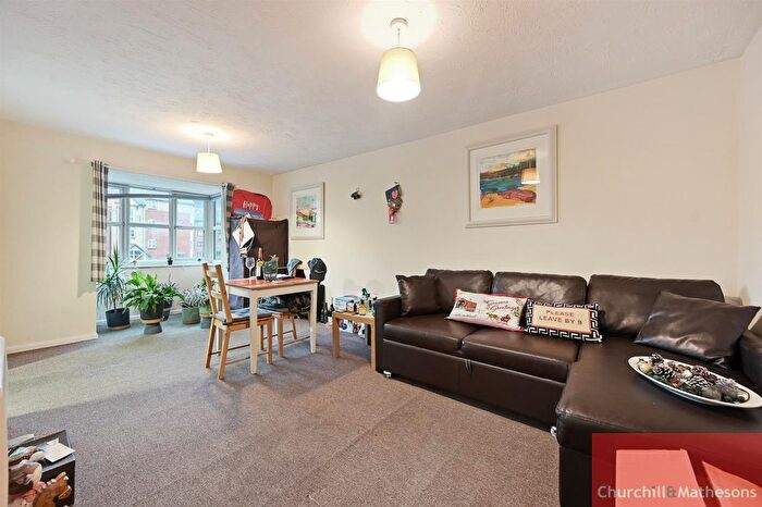 1 Bedroom Flat To Rent In Curtis Drive, Westcott Park, London, W3