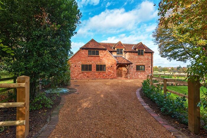 3 Bedroom Barn Conversion For Sale In Blagrove Lane, Wokingham, Berkshire, RG41