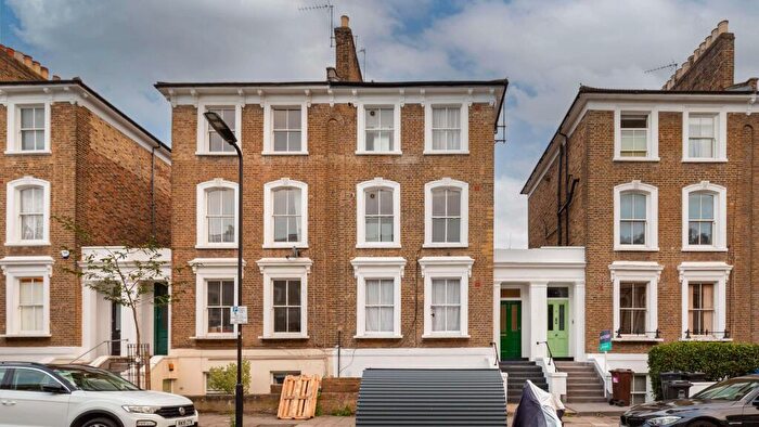 1 Bedroom Flat For Sale In Flat B, Bouverie Road, Stoke Newington, London, N16