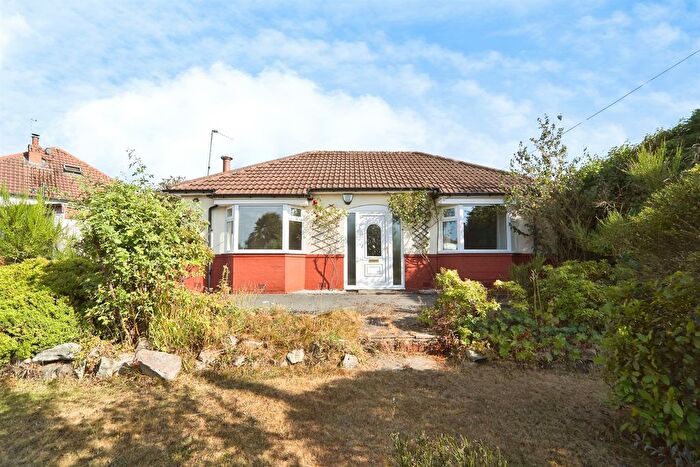 2 Bedroom Semi-detached Bungalow For Sale In Mavis Avenue, Leeds, LS16