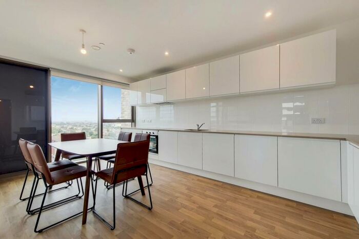 3 Bedroom Flat To Rent In Seven Sisters Road, Tottenham, London, N15