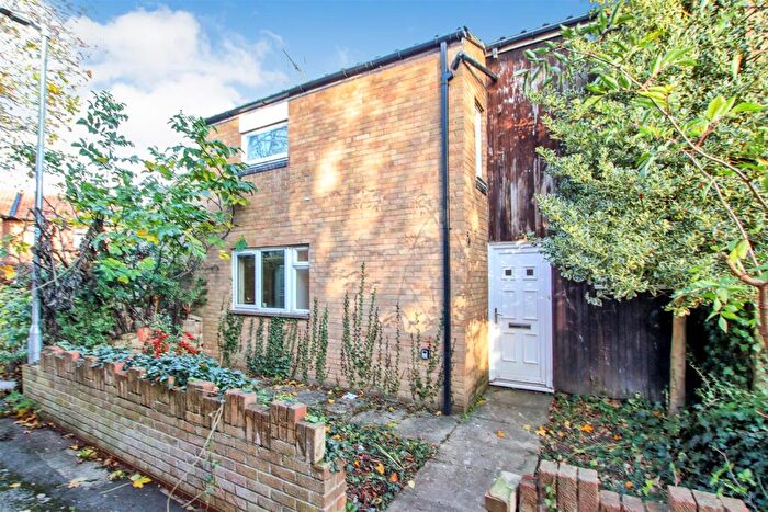 3 Bedroom End Of Terrace House For Sale In Hazelwood Close, Cambridge, CB4