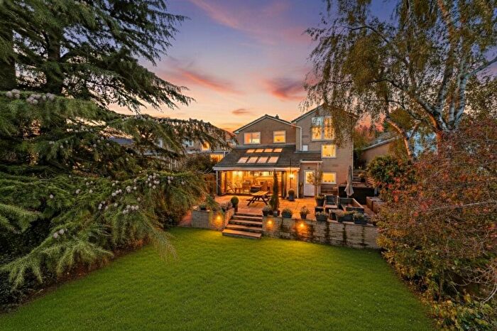 5 Bedroom Detached House For Sale In Vine Close, Clifton, HD6