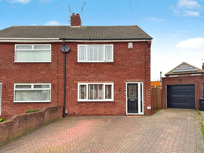 3 Bedroom Semi-Detached House For Sale In Gateford Close, Worksop, S81