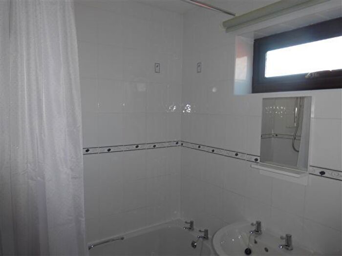 2 Bedroom Bungalow To Rent In Kelham Road, Great Gonerby, Grantham, NG31