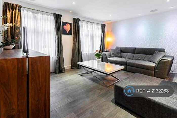 2 Bedroom Flat To Rent In The Cobalt Building, London, EC2Y