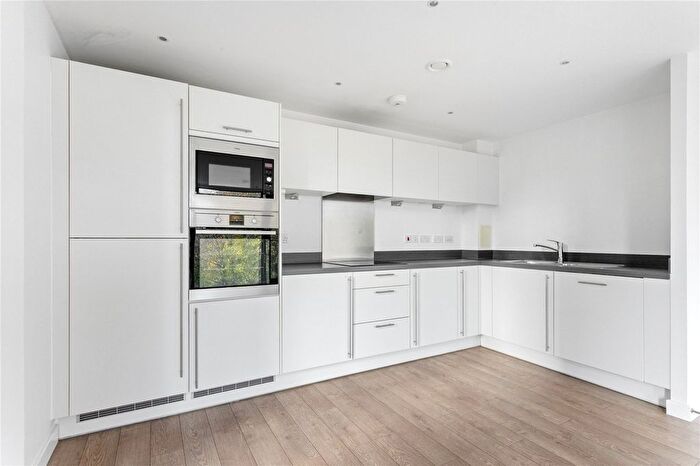 2 Bedroom Flat To Rent In Egret Heights, Waterside Way, London, N17