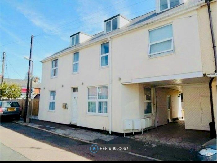 2 Bedroom Flat To Rent In Upper Park Road, Brightlingsea, Colchester, CO7