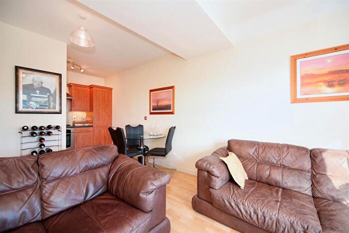 2 Bedroom Apartment To Rent In Chelsea Rise, Brincliffe, S11