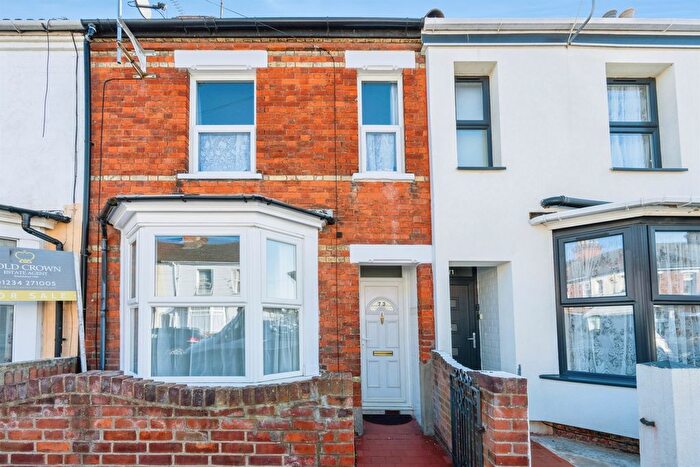 3 Bedroom Terraced House For Sale In Coventry Road, Bedford, MK40