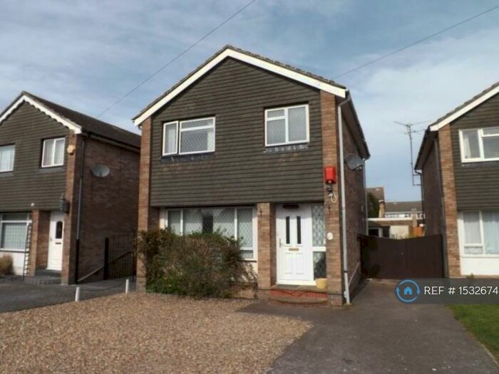 4 Bedroom Detached House To Rent In Dee Road, Tilehurst, Reading, RG30