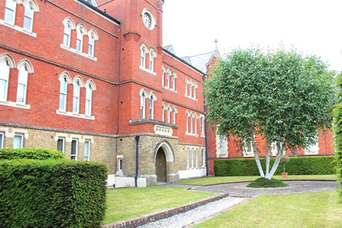 2 Bedroom Flat For Sale In Farnborough Road, Farnborough, Hampshire, GU14