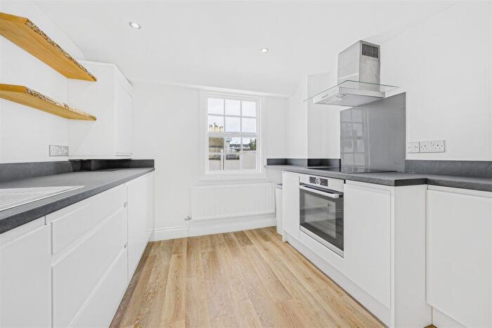 2 Bedroom Apartment For Sale In Wellington Square, Cheltenham, GL50