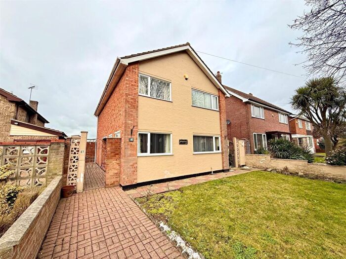 3 Bedroom Detached House For Sale In Lawn Avenue, Great Yarmouth, NR30