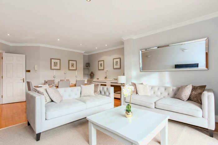 2 Bedroom Apartment To Rent In King Stable Street Eton, SL4