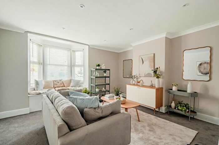 1 Bedroom Flat To Rent In Richmond Road, Southampton, Hampshire, SO15