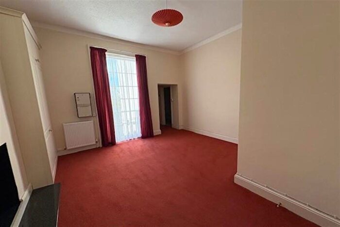 1 Bedroom Flat To Rent In Charter House, Camden Crescent, CT16