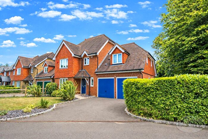 4 Bedroom Detached House For Sale In Kirtle Drive, Four Marks, Alton, Hampshire, GU34