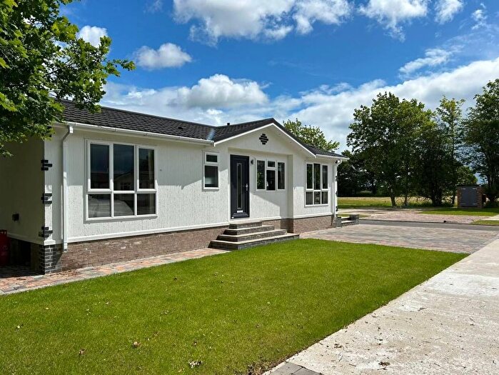 2 Bedroom Mobile/park Home For Sale In York Road, Elvington, York, YO41