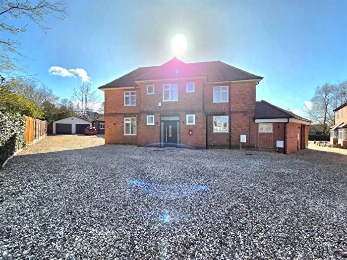 4 Bedroom Detached House For Sale In Bridge Field Court, Gloucester, GL4