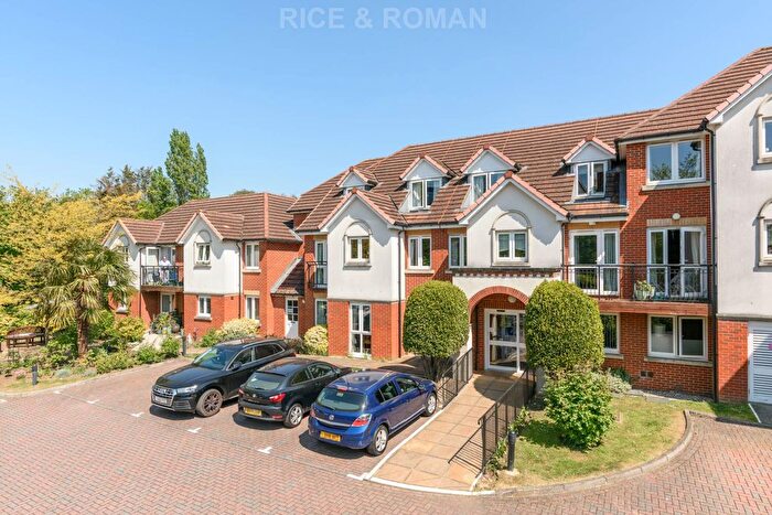 1 Bedroom Flat For Sale In Mead Court, Addlestone, KT15