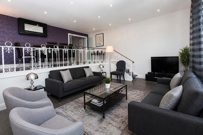 3 Bedroom Flat To Rent In The Water Gardens, Bayswater, London, W2