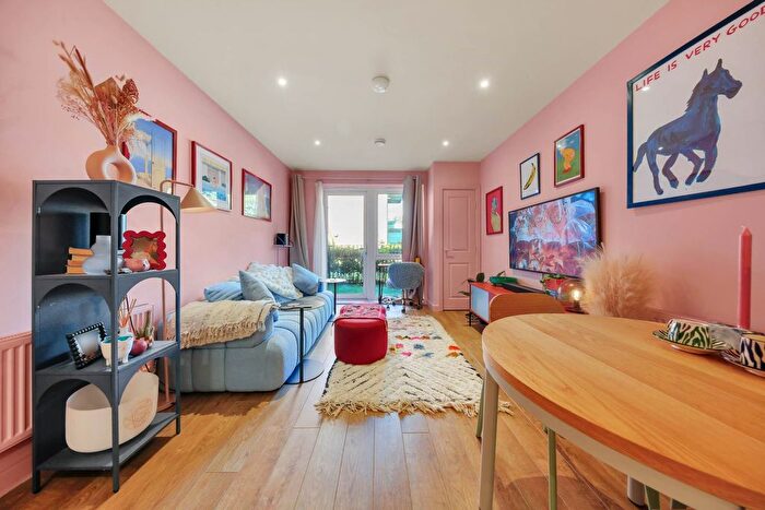 1 Bedroom Flat For Sale In High Road, London, E10