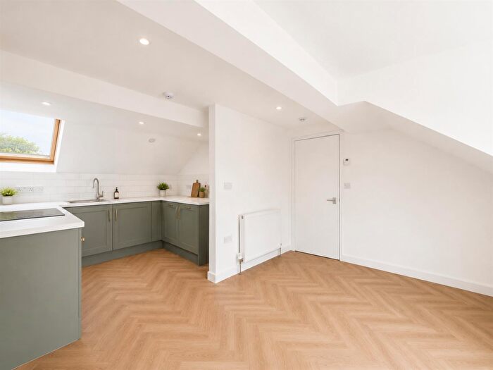 2 Bedroom Flat To Rent In Okehampton Road, Exeter, EX4