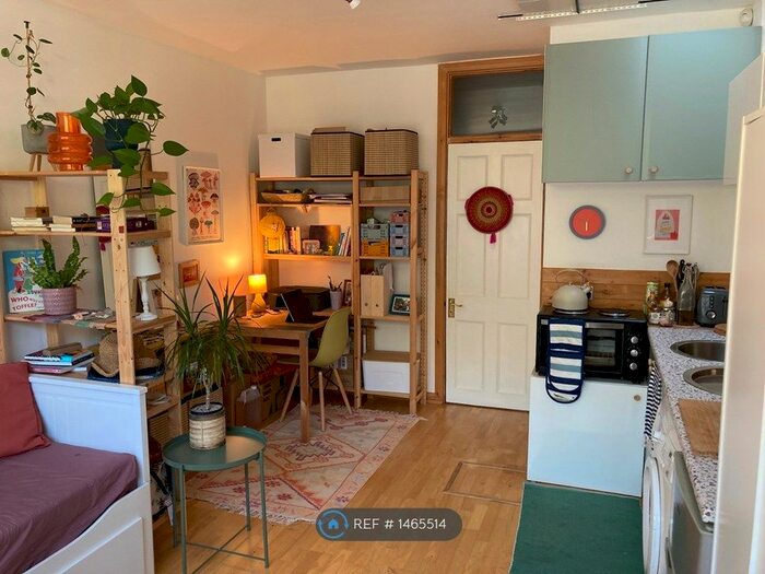 Studio To Rent In Freshfield Bank, Forest Row, RH18