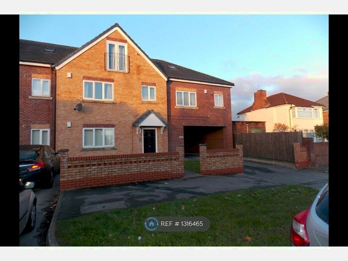 2 Bedroom Flat To Rent In Hunts Cross Avenue, Liverpool L25