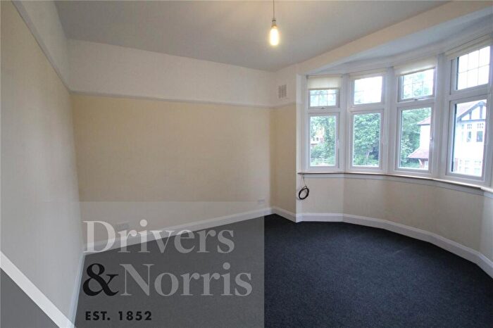 1 Bedroom Apartment To Rent In Warlters Close, Holloway, London, N7