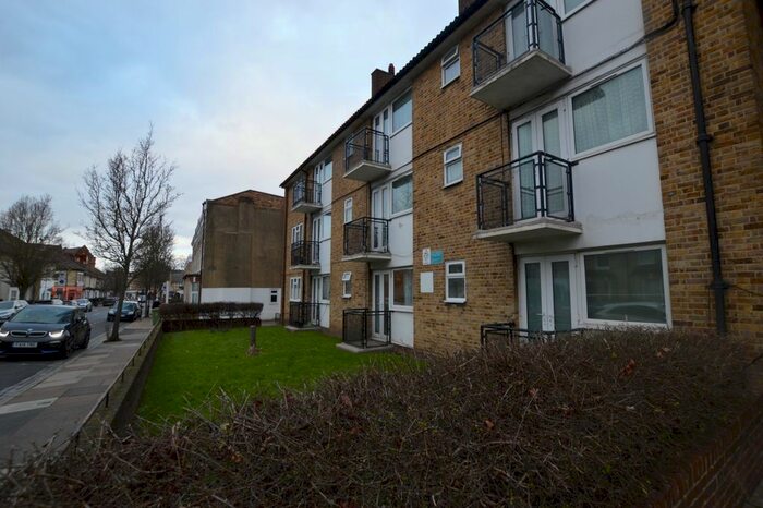 1 Bedroom Flat To Rent In Maxted Road, London, SE15