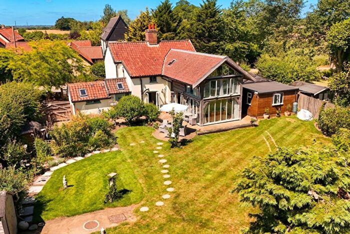 3 Bedroom Detached House For Sale In Ipswich Road, Long Stratton, Norwich, NR15