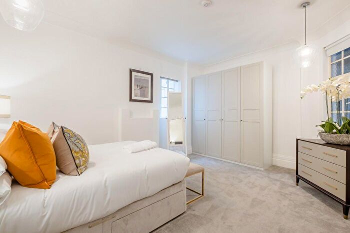 2 Bedroom Apartment To Rent In Park Road, St Johns Wood, NW8