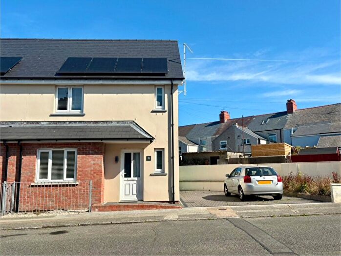 3 Bedroom Semi-Detached House For Sale In Stratford Road, Milford Haven, Pembrokeshire, SA73