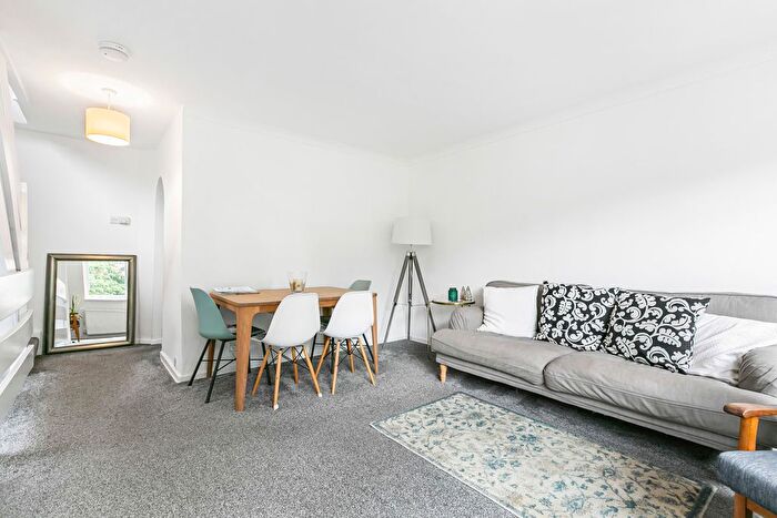 3 Bedroom End Terrace House For Sale In Station Yard, Twickenham, TW1